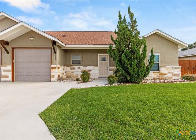Property at 152 Navarro Xing Unit 3B, Seguin, TX 78155, 3 beds, 2 baths