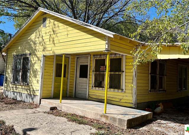 Property at 416 Avenue C, Seguin, TX 78155, 4 beds, 1 bath