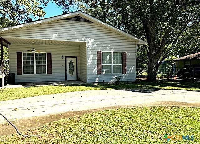 Property at 208 E 20th St, Cameron, TX 76520, 2 beds, 2 baths