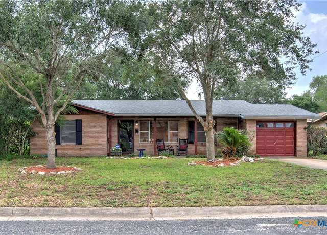 Property at 808 E Randall, Beeville, TX 78102, 3 beds, 2 baths