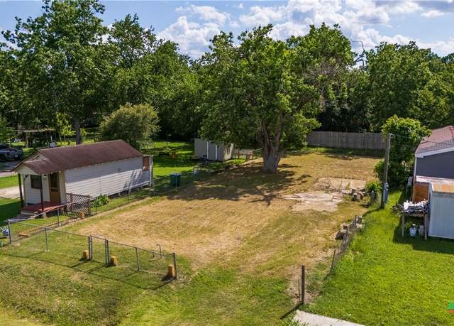 Property at 1603 Bottom St, Victoria, TX 77901