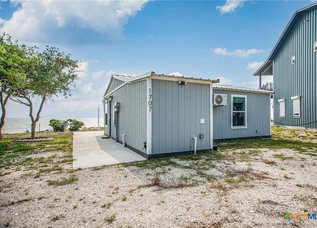 Property at 1707 N Ocean Dr, Port Lavaca, TX 77979, 2 beds, 1 bath