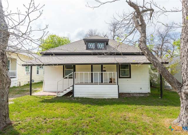 Property at 810 N 6th St, Temple, TX 76501, 3 beds, 2 baths