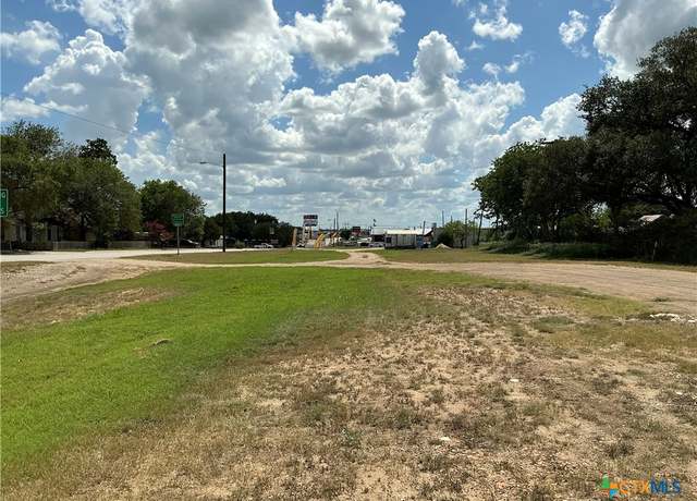 Property at 606 E Central Ave, Nixon, TX 78140