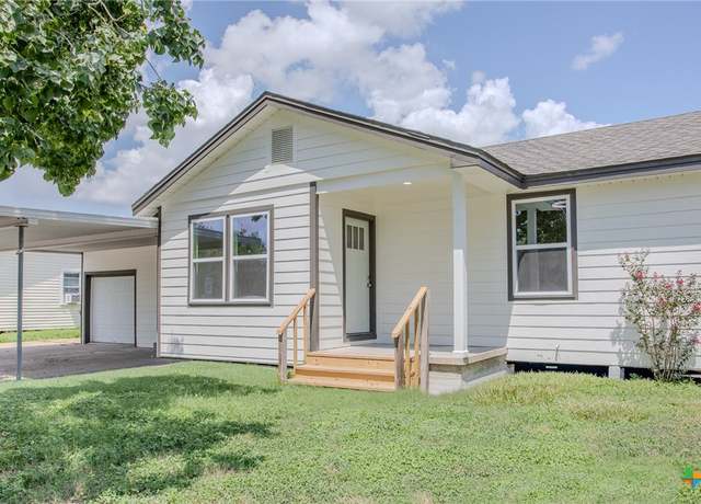 Property at 906 E Crestwood Dr, Victoria, TX 77901, 4 beds, 2 baths