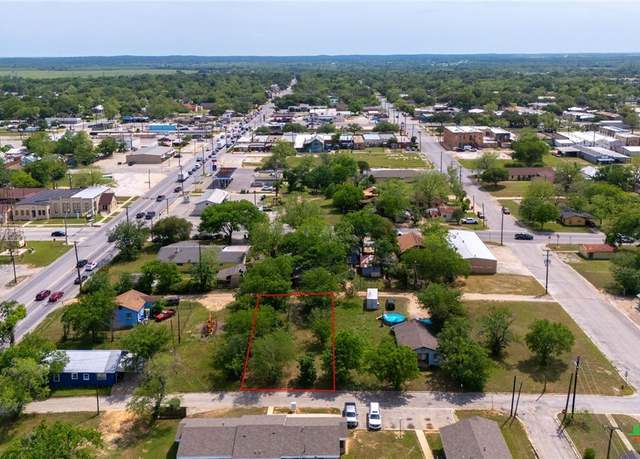 Property at 612 Lamar St, Luling, TX 78648