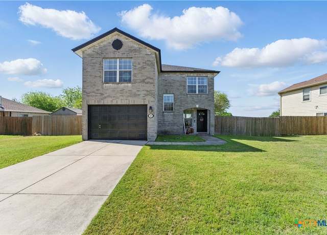 Property at 215 Chisholm Trl, Seguin, TX 78155, 3 beds, 2.5 baths