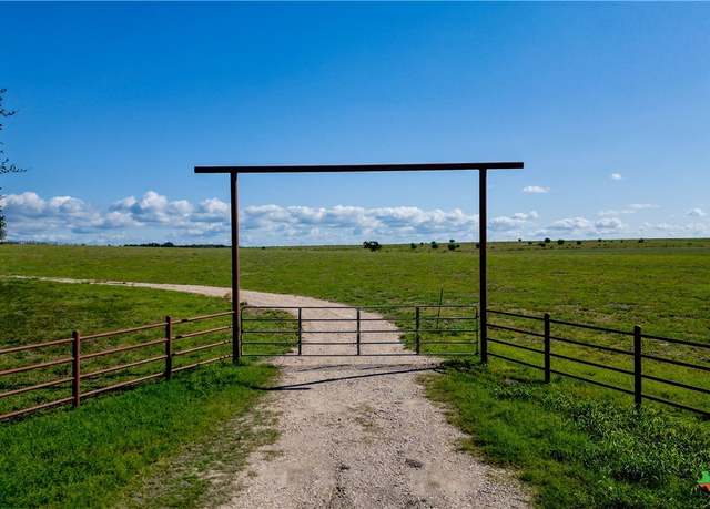 Property at 555 and 559 Bylerpool Rd, Kingsbury, TX 78638, 4 beds, 3 baths