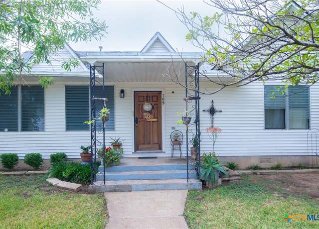 Property at 109 S Monroe St, Mcgregor, TX 76657, 5 beds, 3 baths