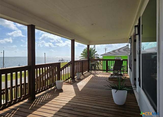 Property at 256 S Ocean Dr, Port Lavaca, TX 77979, 4 beds, 2.5 baths