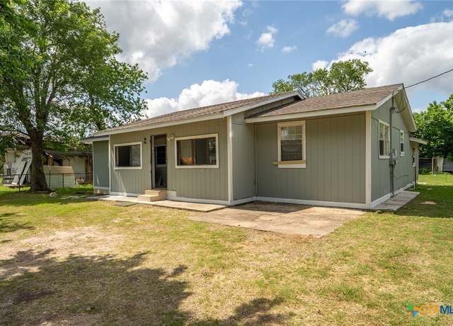 Property at 180 Huntington Dr, Victoria, TX 77905, 3 beds, 2 baths