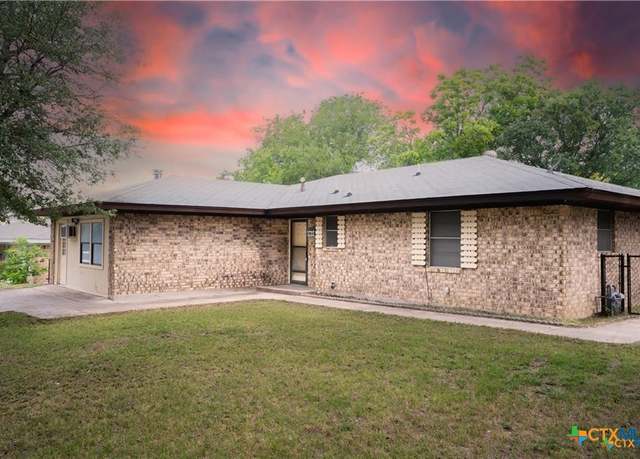 Property at 3411 Royal Dr, Gatesville, TX 76528, 3 beds, 2 baths