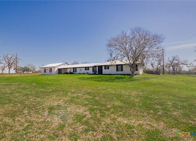 Property at 455 Suncrest Ln, Victoria, TX 77905, 3 beds, 2.5 baths