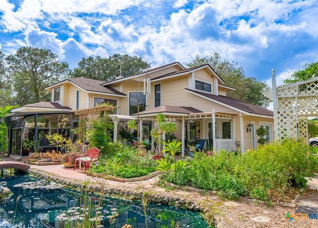 Property at 1487 Coletoville Rd E, Victoria, TX 77905, 4 beds, 3 baths