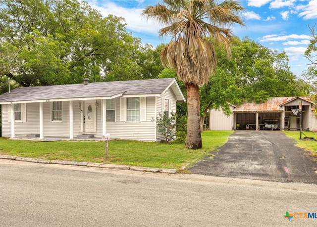 Property at 921 S Laurel Ave, Luling, TX 78648, 3 beds, 1 bath