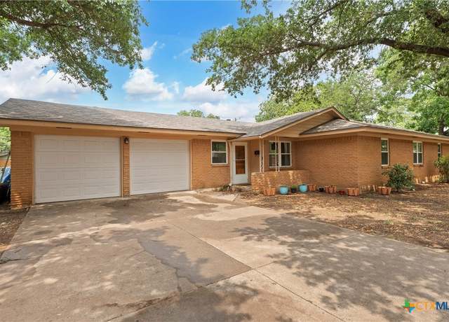 Property at 1305 W 3 A St, Mcgregor, TX 76657, 4 beds, 2 baths