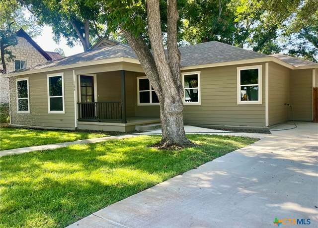 Property at 1008 E College St, Seguin, TX 78155, 3 beds, 2 baths
