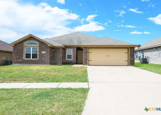 Property at 2102 Golden Eagle Dr, Killeen, TX 76549, 4 beds, 2 baths