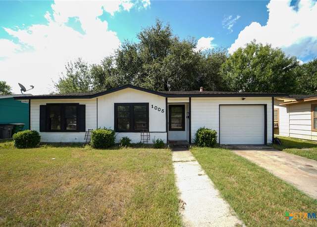 Property at 1005 E Polk Ave, Victoria, TX 77901, 3 beds, 1 bath
