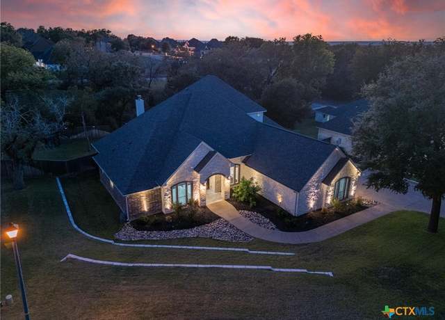 Property at 1729 Las Lomas Ct, Temple, TX 76502, 5 beds, 4 baths
