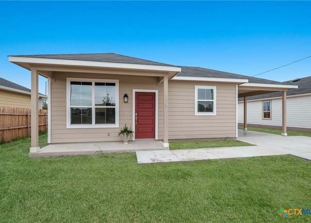 Property at 1059 E Pine St, Seguin, TX 78155, 3 beds, 2 baths