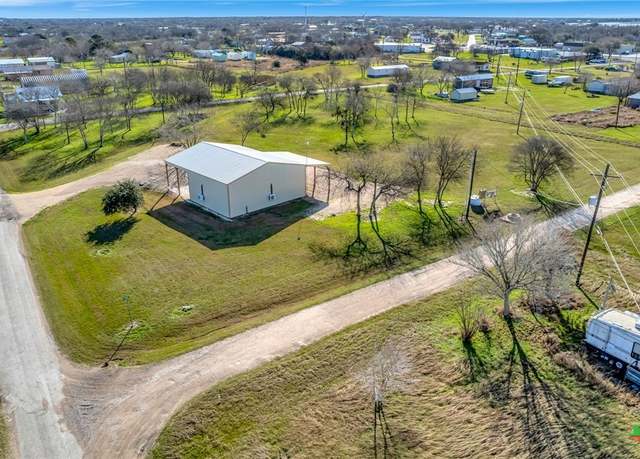 Property at 407 W Oakland Ave, Seadrift, TX 77983, 1 bed, 1 bath