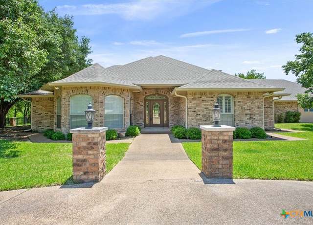 Property at 1204 Fairway Cir, Salado, TX 76571, 3 beds, 2.5 baths
