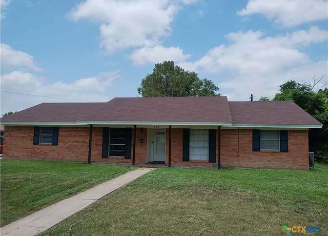 Property at 702 Fern Ln, Victoria, TX 77904, 3 beds, 2 baths