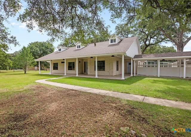 Property at 2018 County Road 125, Edna, TX 77957, 4 beds, 3 baths