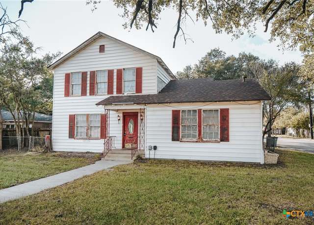 Property at 1707 N Jecker St, Victoria, TX 77901, 3 beds, 2 baths