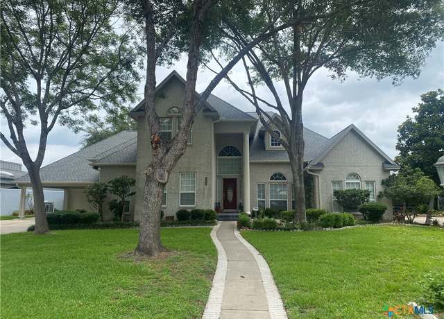Property at 104 Woodcreek Cir, Victoria, TX 77904, 5 beds, 4.5 baths