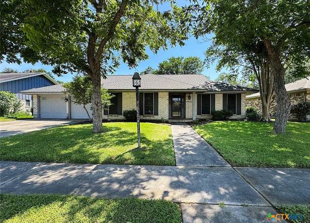 Property at 1802 Plantation Rd, Victoria, TX 77904, 3 beds, 2 baths