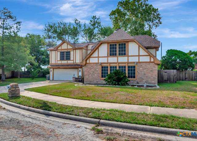 Property at 111 Glenmore St, Victoria, TX 77904, 4 beds, 3.5 baths