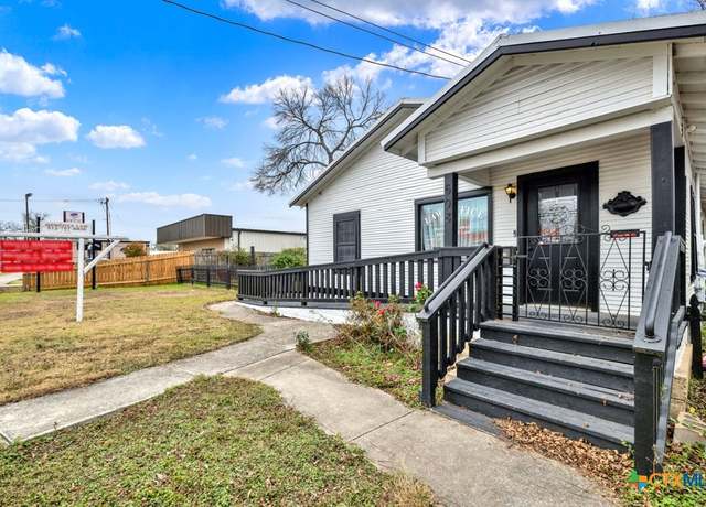 Property at 608 S Guadalupe St, San Marcos, TX 78666, 5 beds, 1 bath