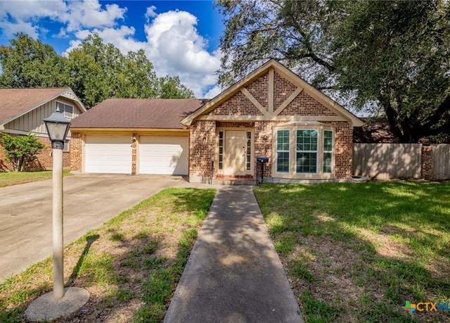 Property at 104 Salisbury Ln, Victoria, TX 77904, 3 beds, 2 baths