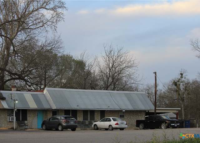 Property at 2410 W Kingsbury St, Seguin, TX 78155