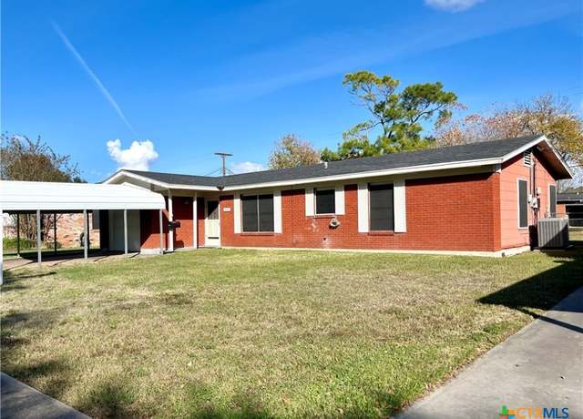 Property at 4606 Evergreen St, Victoria, TX 77904, 3 beds, 1.5 baths