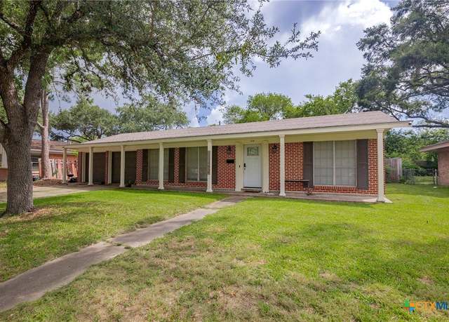 Property at 104 Scarborough Dr, Victoria, TX 77901, 3 beds, 2 baths