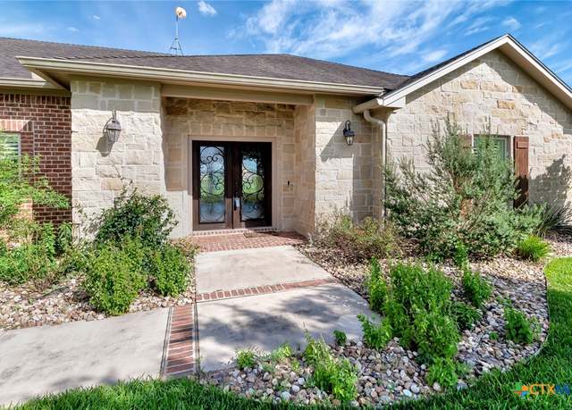 Property at 135 Wellspring Blvd, Victoria, TX 77904, 4 beds, 3 baths