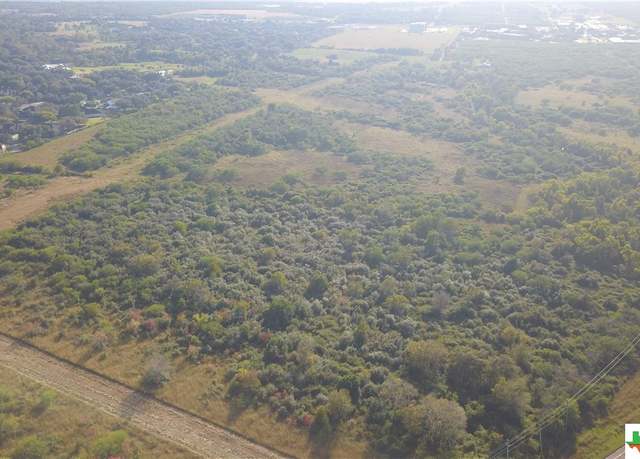 Property at 00 NE Zac Lentz Pkwy, Victoria, TX 77904