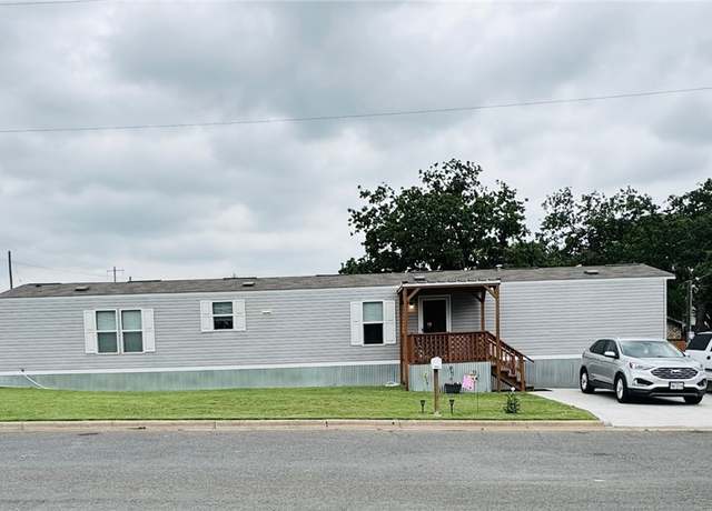 Property at 1601 Bridge St, Gatesville, TX 76528, 3 beds, 2 baths