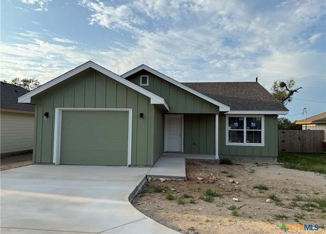 Property at 1710 East Avenue J, Lampasas, TX 76550, 3 beds, 2 baths