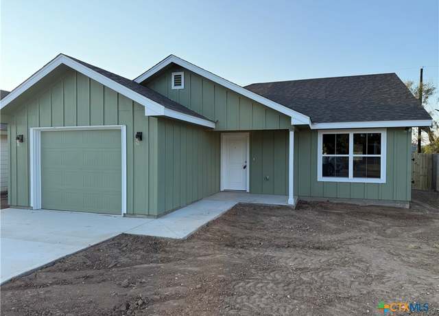 Property at 1710 East Avenue J, Lampasas, TX 76550, 3 beds, 2 baths
