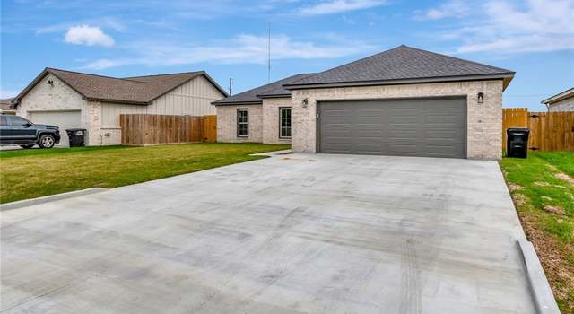 Photo of 305 Turkey Ln, Victoria, TX 77905