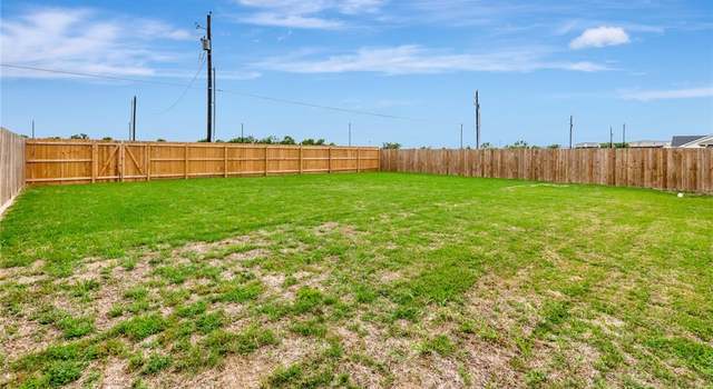 Photo of 305 Turkey Ln, Victoria, TX 77905