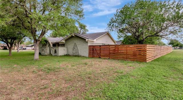 Photo of 204 Dover St, Victoria, TX 77905