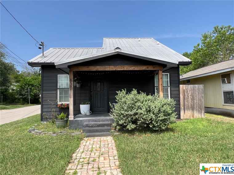 Photo of 630 Centre St San Marcos, TX 78666