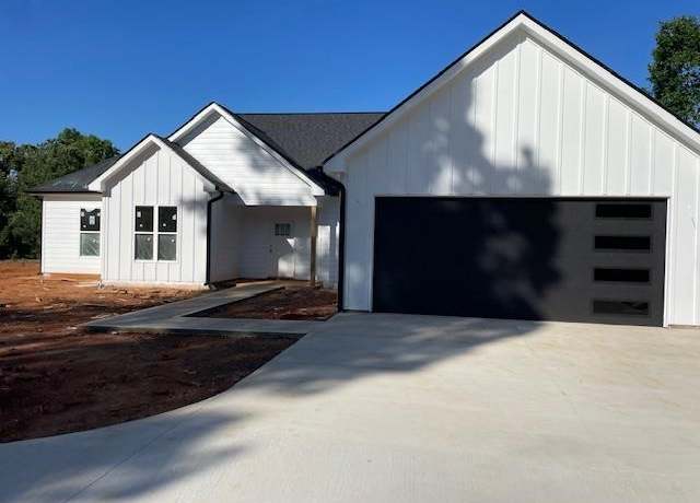 Property at 4018 Chesnee Hwy, Chesnee, SC 29323, 4 beds, 2 baths