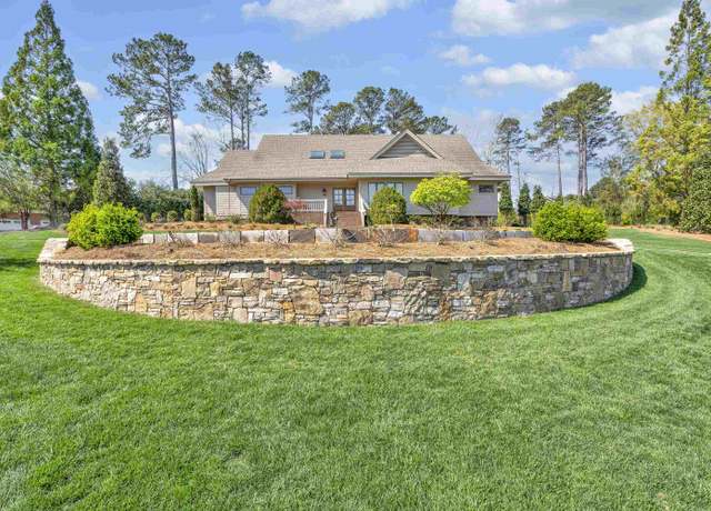 Property at 200 Indian Wells Dr, Spartanburg, SC 29306, 4 beds, 4.5 baths