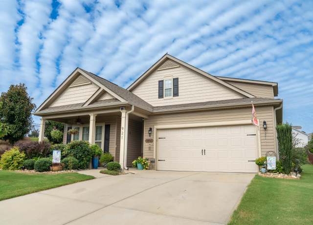 Property at 921 Deepwood Ct, Boiling Springs, SC 29316, 3 beds, 3 baths